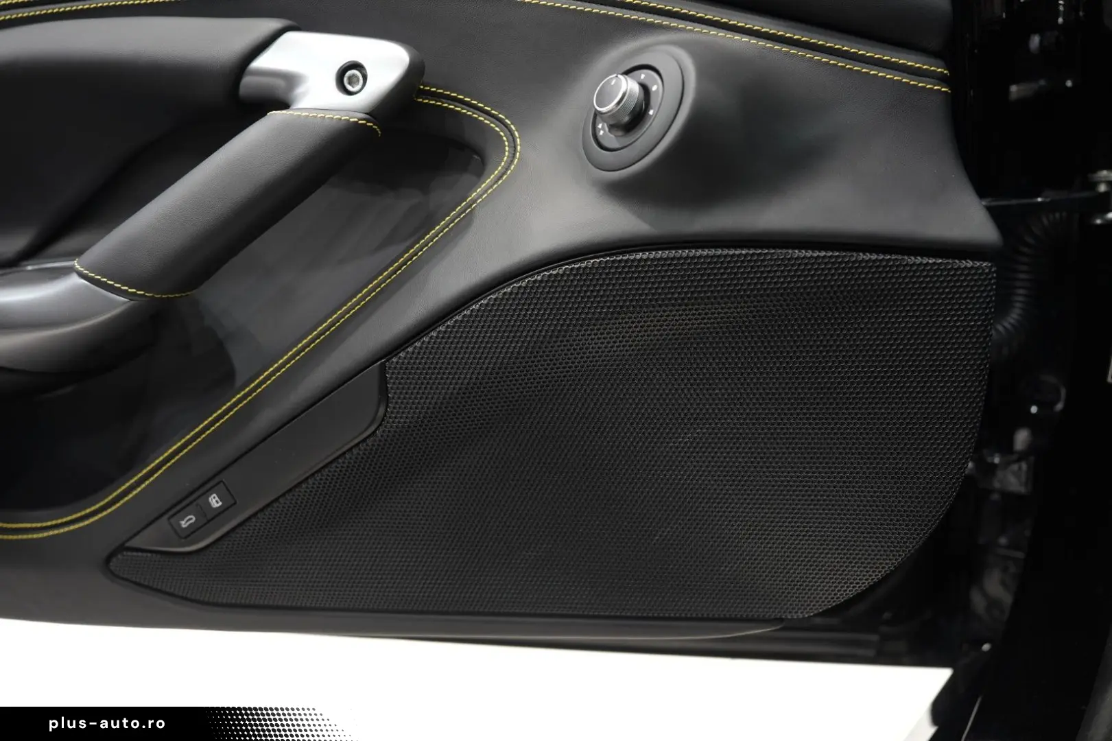 FERRARI F8 Spider RACING-SEATS LIFT PASSENGER-DISPLAY
