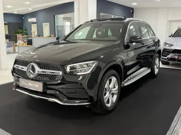 MERCEDES-BENZ GLC 300 de 4M AMG-LINE PANO DISTR KAM …