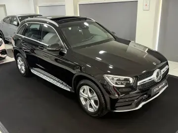 MERCEDES-BENZ GLC 300 de 4M AMG-LINE PANO DISTR KAM …