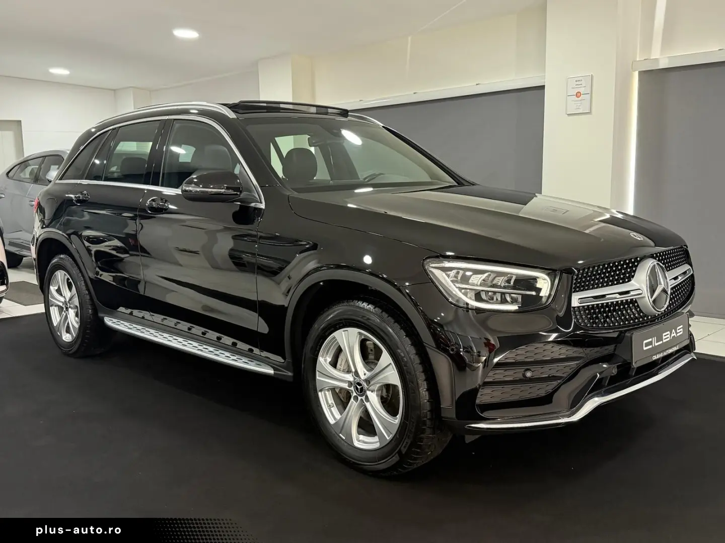 MERCEDES-BENZ GLC 300 de 4M AMG-LINE PANO DISTR KAM &hellip;