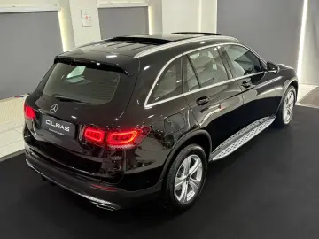 MERCEDES-BENZ GLC 300 de 4M AMG-LINE PANO DISTR KAM …