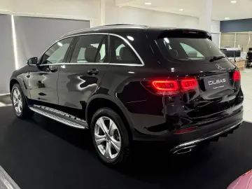 MERCEDES-BENZ GLC 300 de 4M AMG-LINE PANO DISTR KAM …