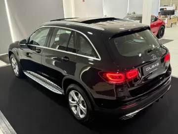 MERCEDES-BENZ GLC 300 de 4M AMG-LINE PANO DISTR KAM …