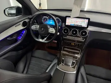 MERCEDES-BENZ GLC 300 de 4M AMG-LINE PANO DISTR KAM …