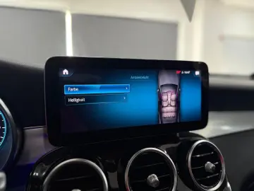 MERCEDES-BENZ GLC 300 de 4M AMG-LINE PANO DISTR KAM …