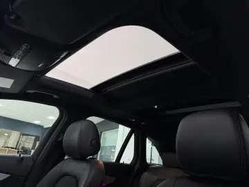 MERCEDES-BENZ GLC 300 de 4M AMG-LINE PANO DISTR KAM …