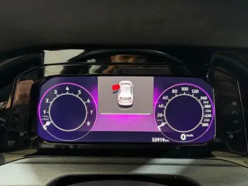 VW Golf VIII Lim. GTI 2.0TSI DSG CAM ACC 18