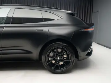 Aston Martin - DBX