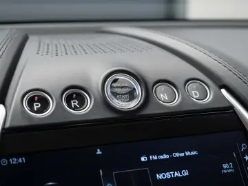 Aston Martin - DBX