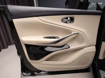 Aston Martin - DBX