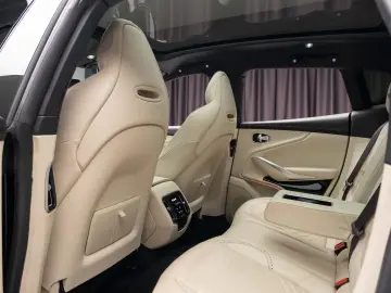 Aston Martin - DBX