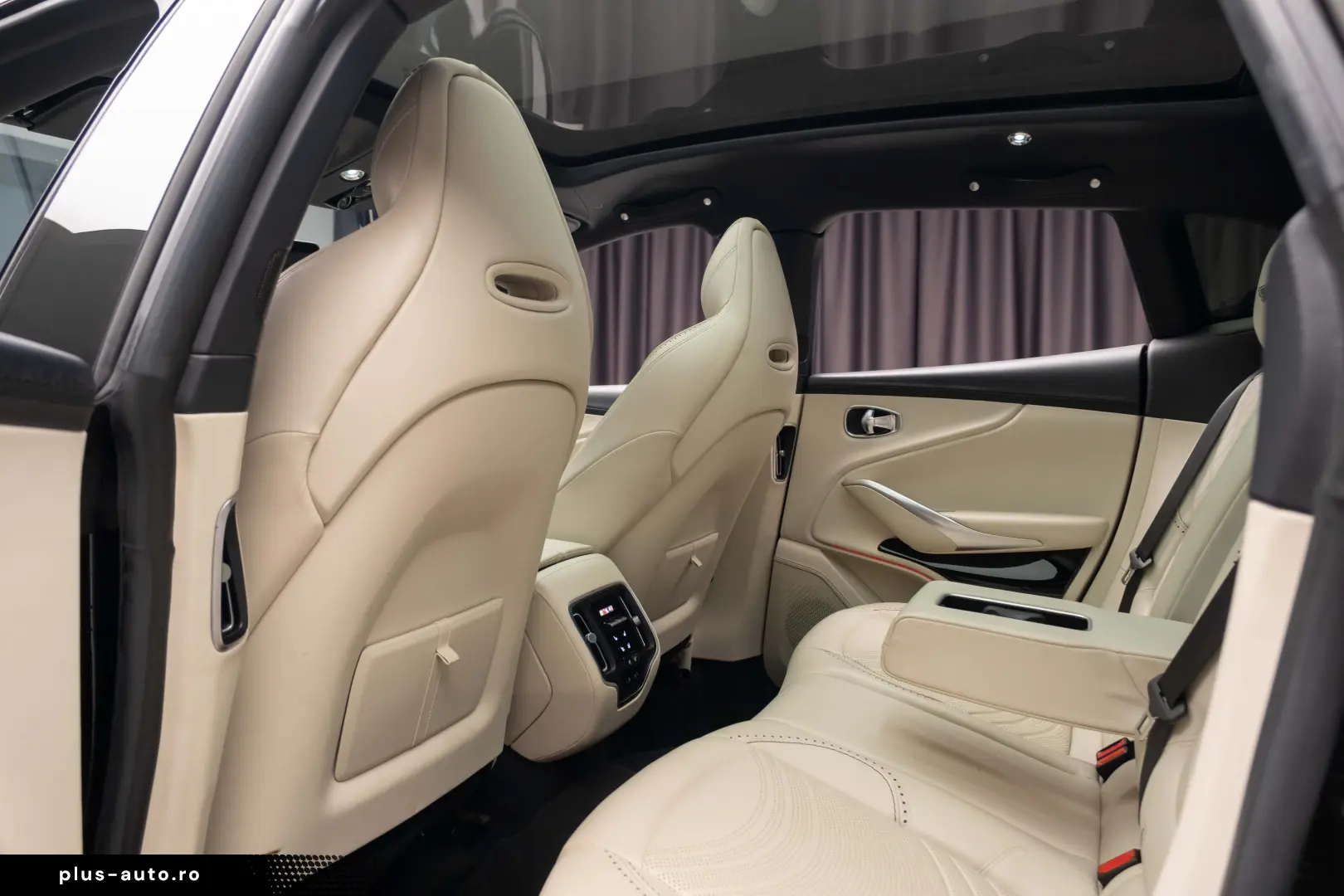 Aston Martin - DBX