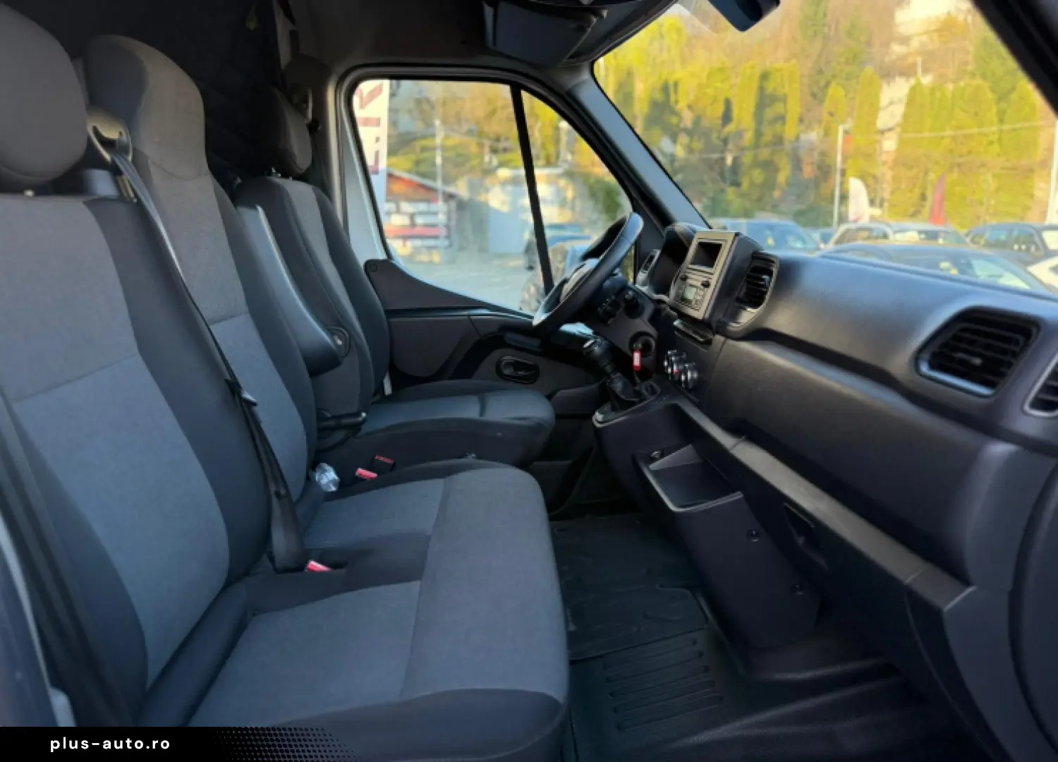 Renault Master 2.3 Blue 135 TT Furgon CD 3 5t L3H2 9 m3
