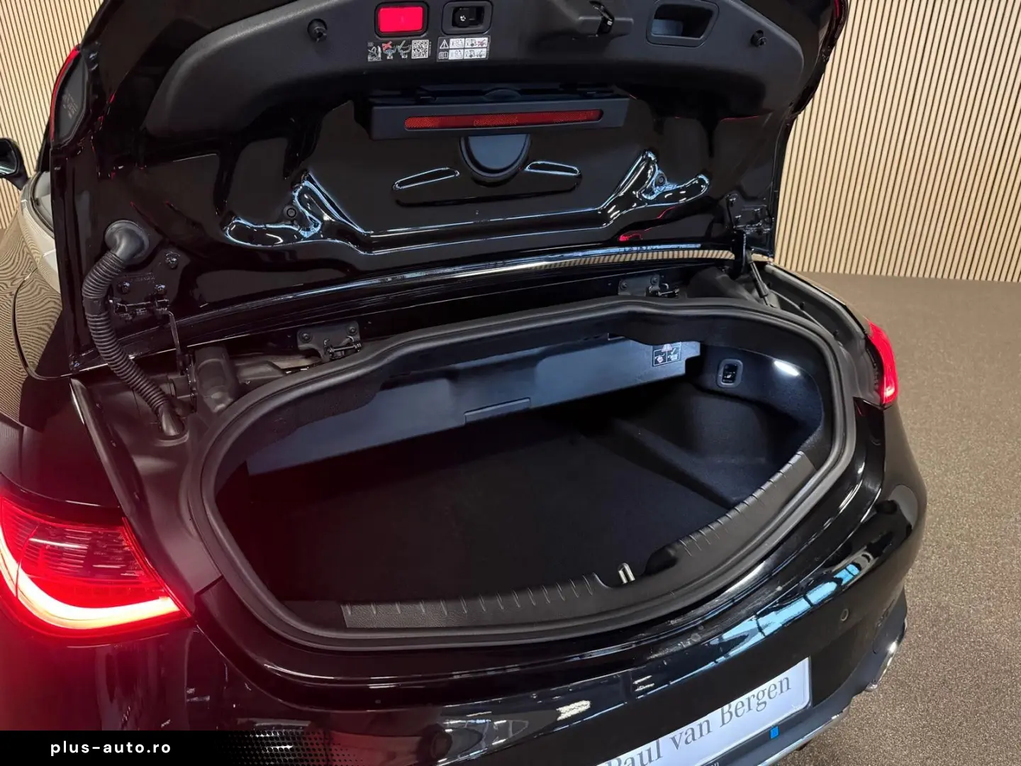 MERCEDES-BENZ CLE200 Cabrio AMG Advanced Plus-AIRSCARF-VOLL