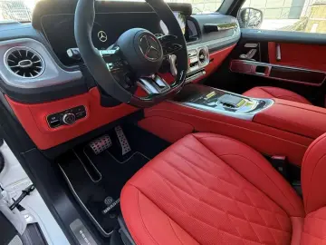 MERCEDES-BENZ G 63 AMG  BRABUS 800 A22 Rear Entertainment