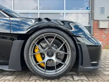 PORSCHE 992 GT3 RS   Weissach   Ceramic   Matrix   Lift