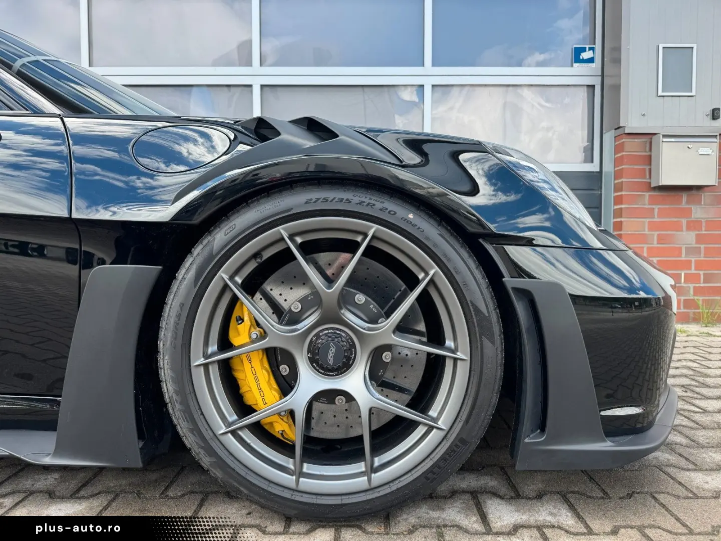 PORSCHE 992 GT3 RS   Weissach   Ceramic   Matrix   Lift