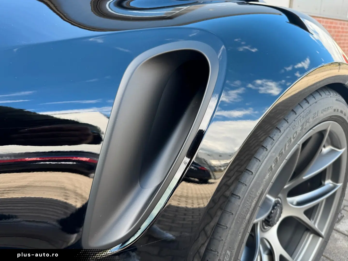 PORSCHE 992 GT3 RS   Weissach   Ceramic   Matrix   Lift