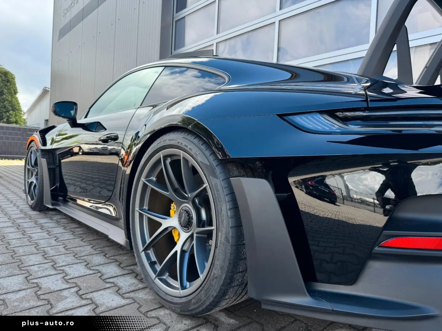PORSCHE 992 GT3 RS   Weissach   Ceramic   Matrix   Lift