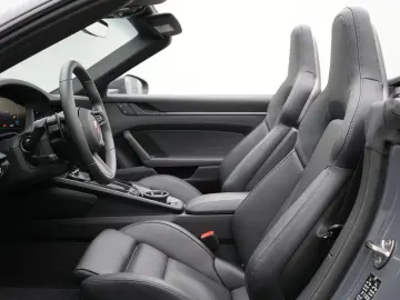 PORSCHE 992 Carrera 4 GTS Cabrio