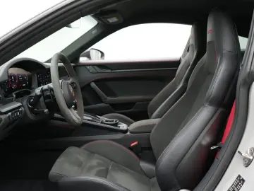 PORSCHE 992 Carrera GTS