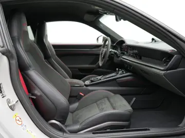 PORSCHE 992 Carrera GTS