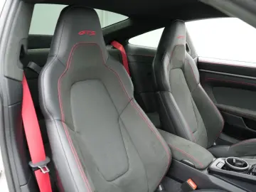 PORSCHE 992 Carrera GTS