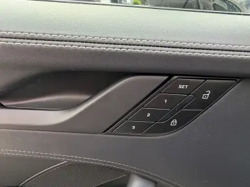 PORSCHE 992.2 GTS T-Hybrid Inno kreide Leder NP215´€