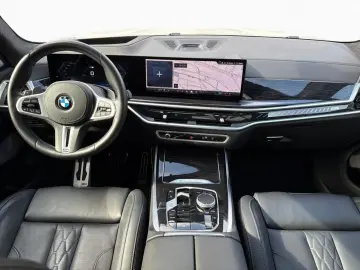 BMW X7 M60i xDrive M SPORT PRO SkyL StHzg AHK Alu23
