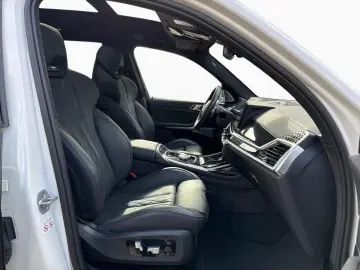 BMW X7 M60i xDrive M SPORT PRO SkyL StHzg AHK Alu23