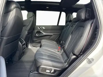 BMW X7 M60i xDrive M SPORT PRO SkyL StHzg AHK Alu23