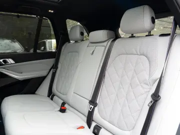 BMW X5 50e M SPORT.LUFTF.PANO.DR.ASS.LHZ.H K.360.AHK