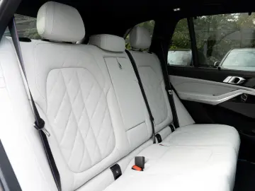 BMW X5 50e M SPORT.LUFTF.PANO.DR.ASS.LHZ.H K.360.AHK
