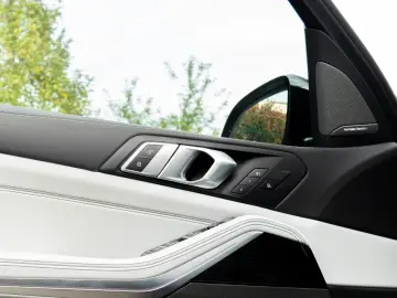 BMW X5 50e M SPORT.LUFTF.PANO.DR.ASS.LHZ.H K.360.AHK
