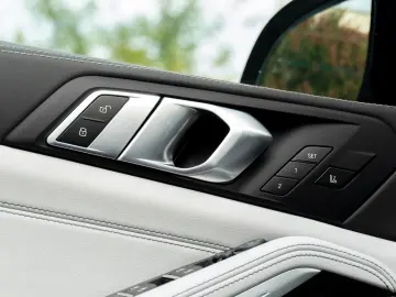BMW X5 50e M SPORT.LUFTF.PANO.DR.ASS.LHZ.H K.360.AHK