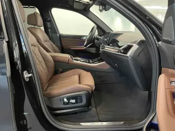 BMW X5 xDrive40i M Sport HUD PANO AHK 360 KAM RFK