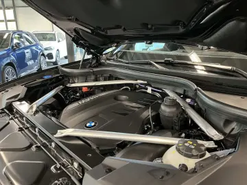 BMW X5 xDrive40i M Sport HUD PANO AHK 360 KAM RFK