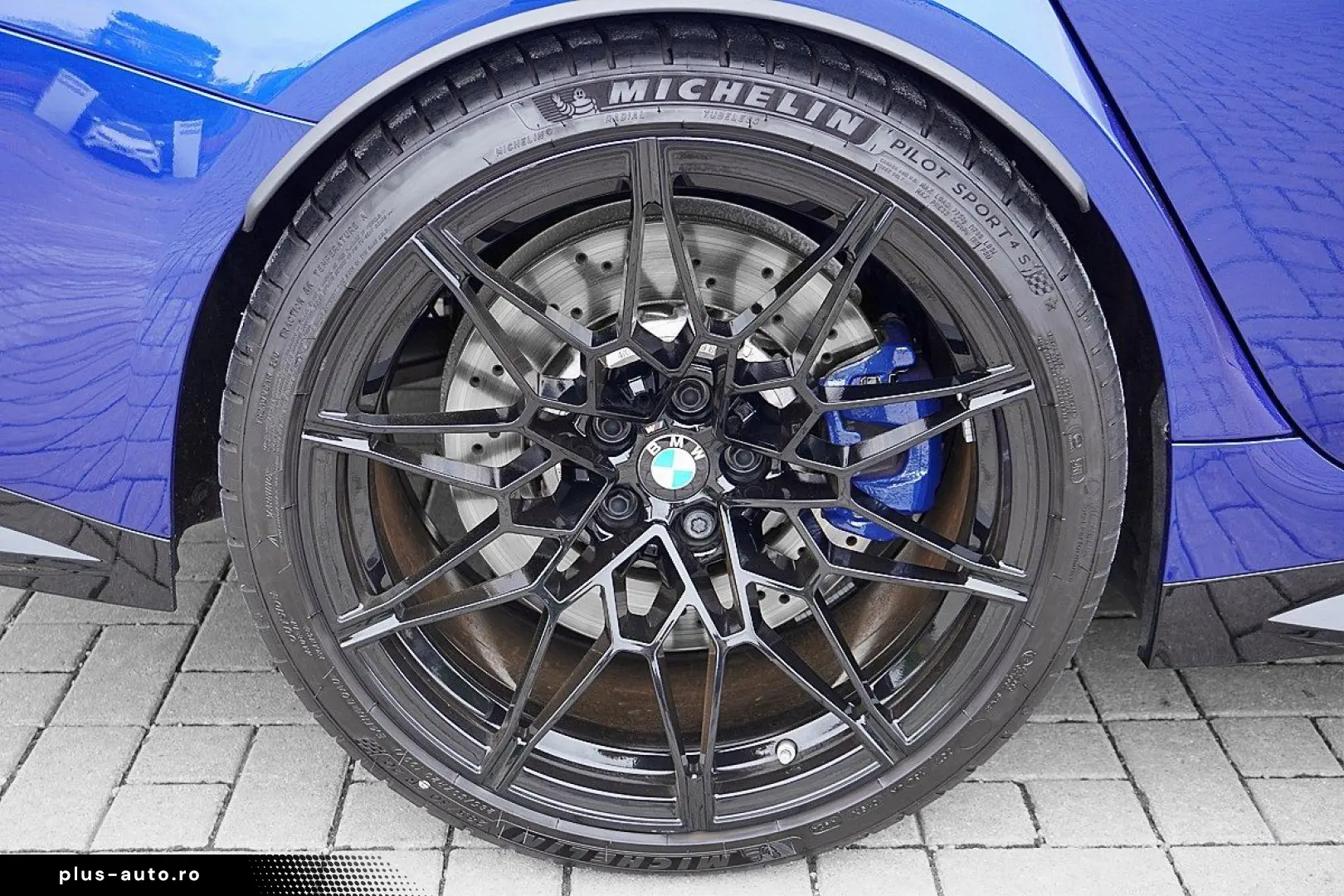BMW M3 Competition M xDrive Touring Marina-Bay-Blau