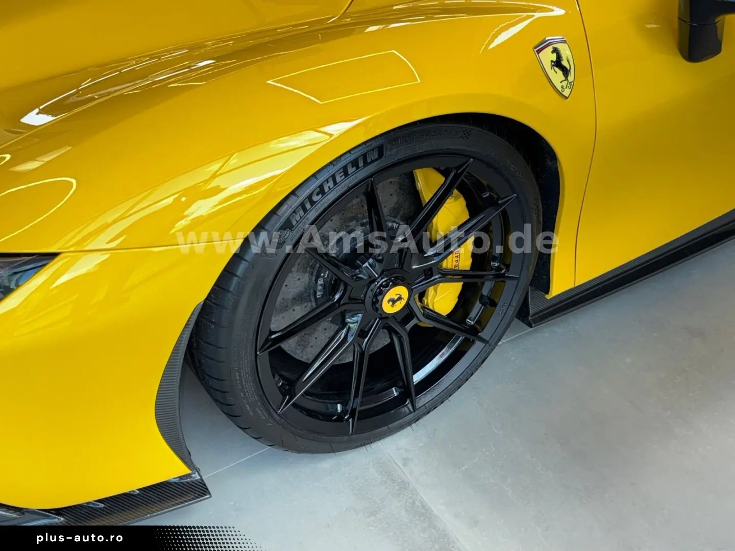 FERRARI SF90 Spider Novitec Carbon Lift