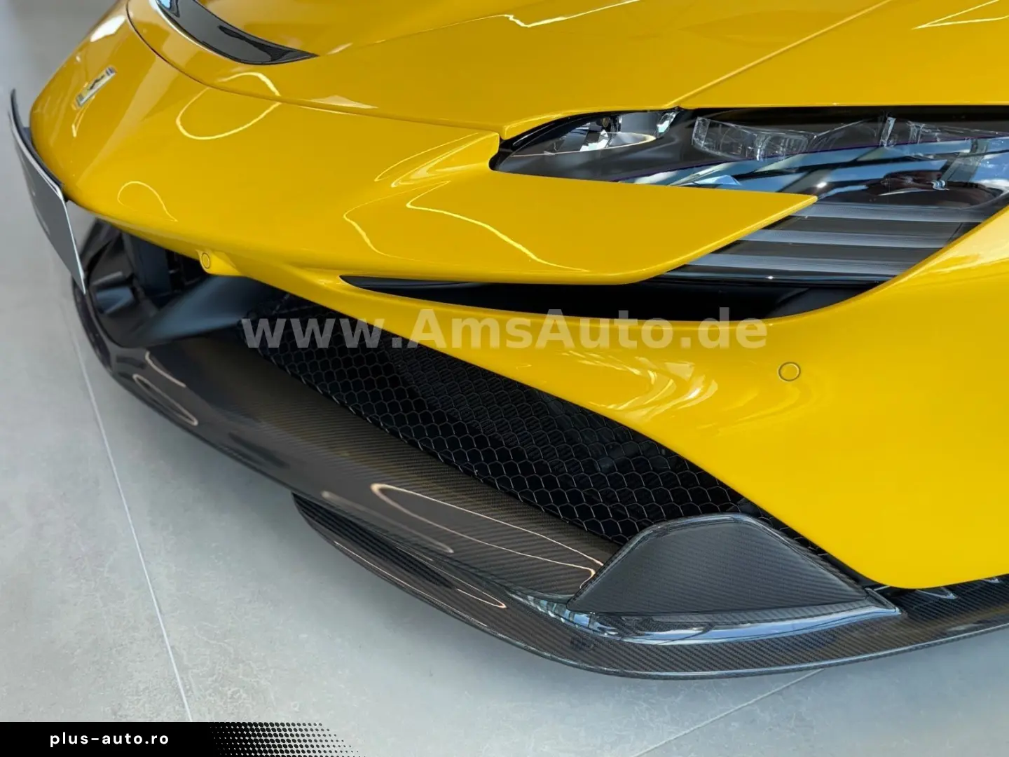 FERRARI SF90 Spider Novitec Carbon Lift