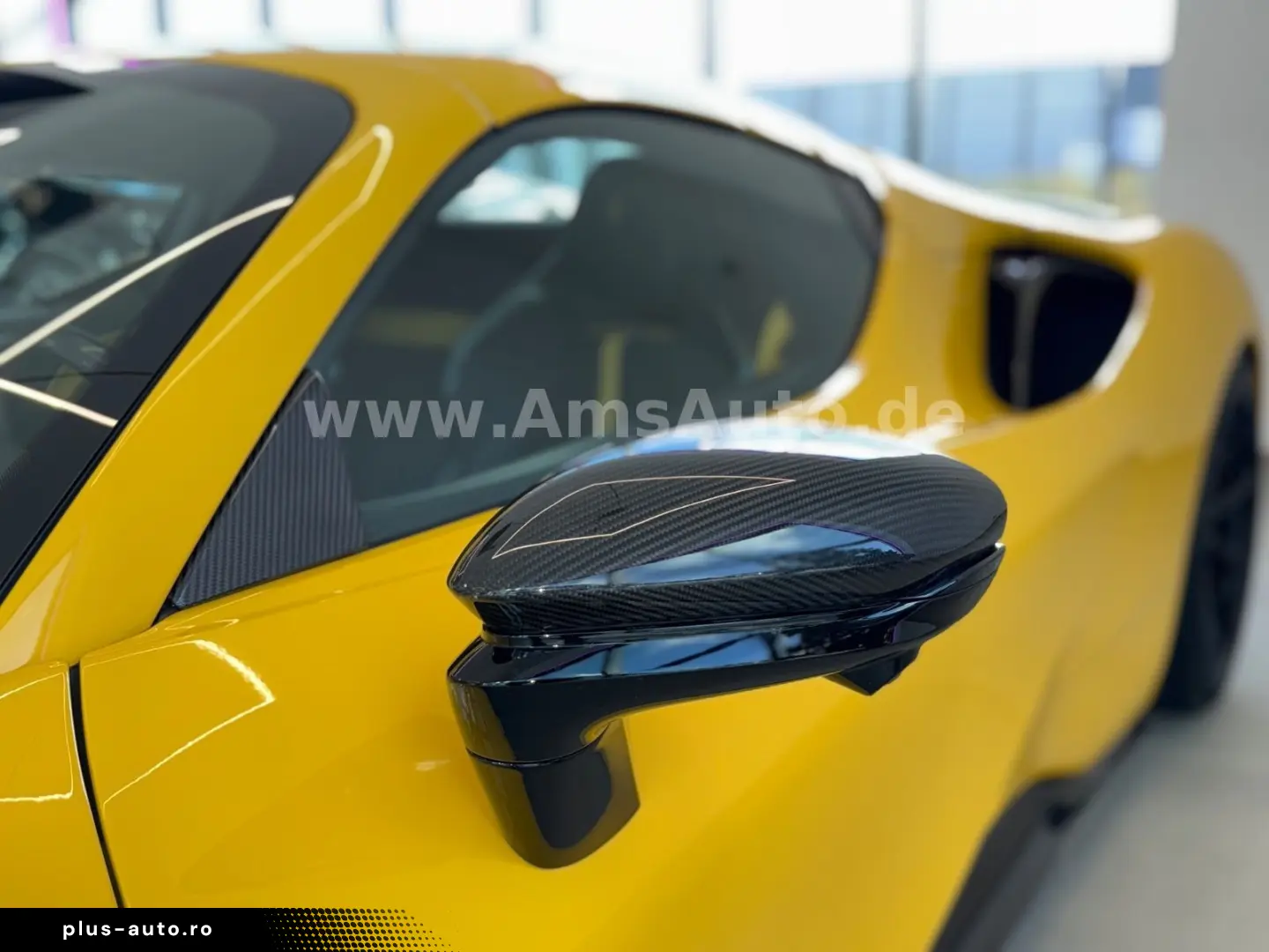 FERRARI SF90 Spider Novitec Carbon Lift