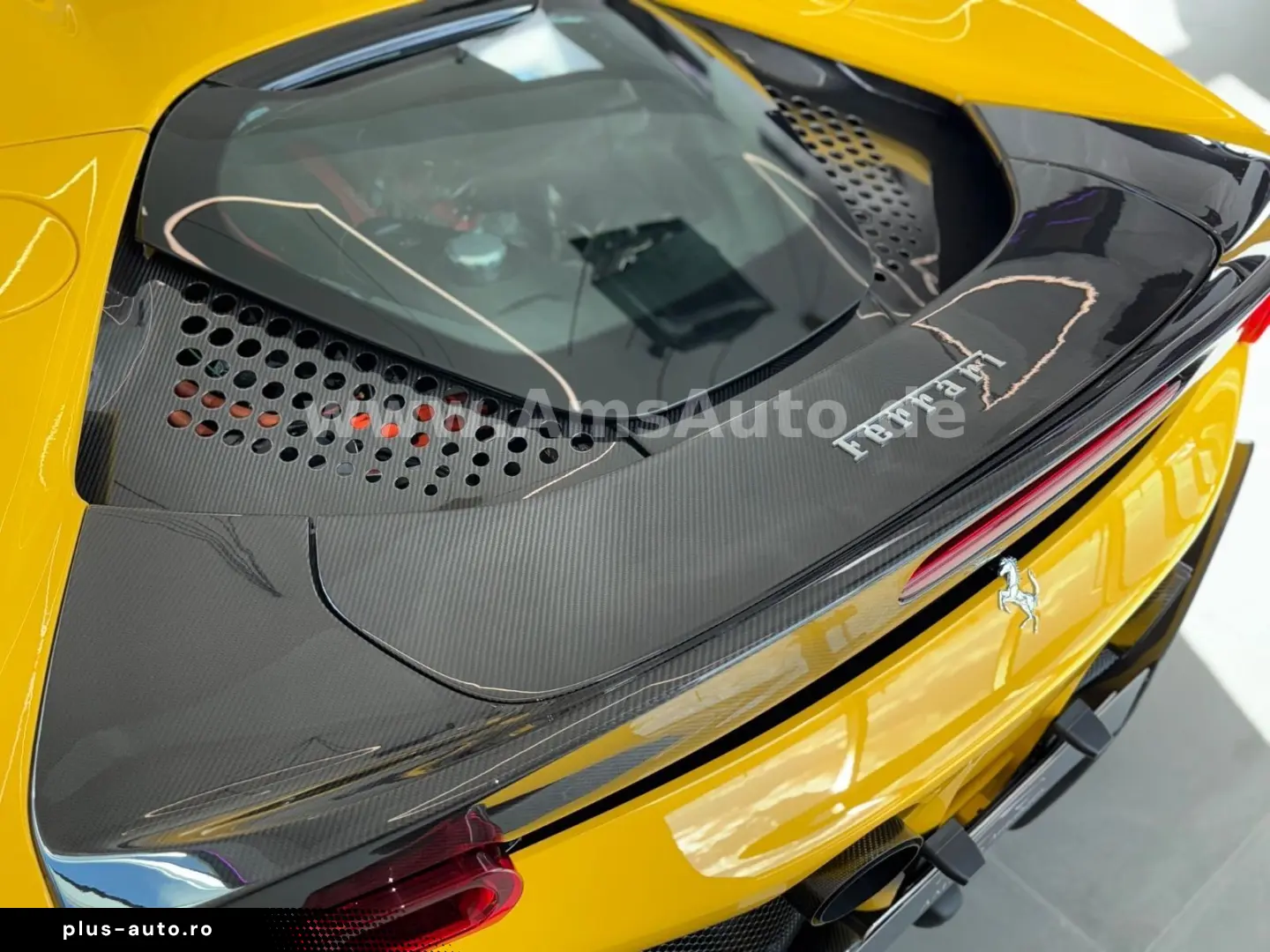 FERRARI SF90 Spider Novitec Carbon Lift