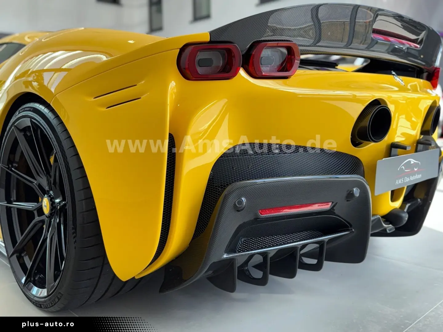 FERRARI SF90 Spider Novitec Carbon Lift