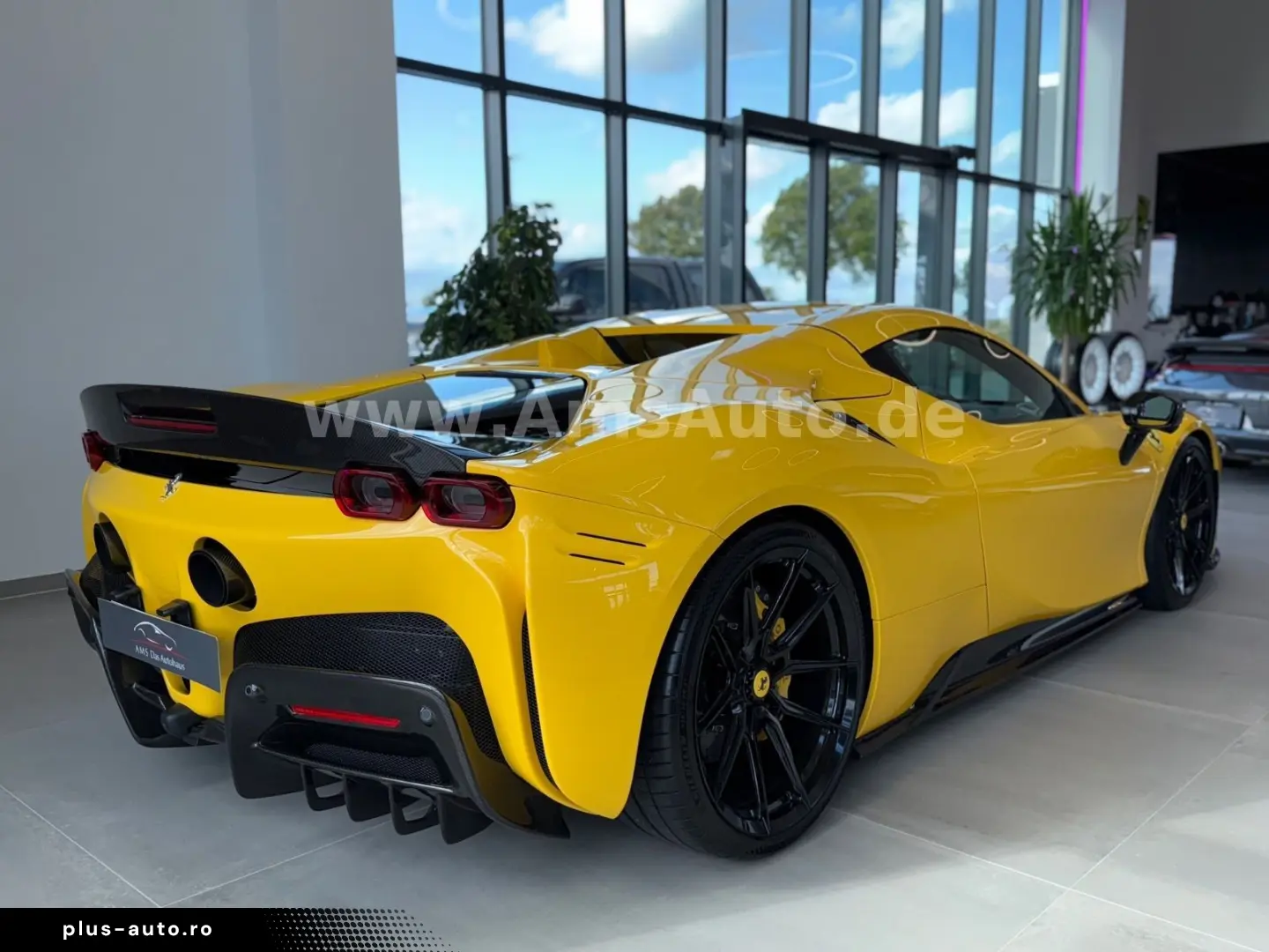 FERRARI SF90 Spider Novitec Carbon Lift