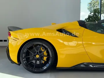 FERRARI SF90 Spider Novitec Carbon Lift
