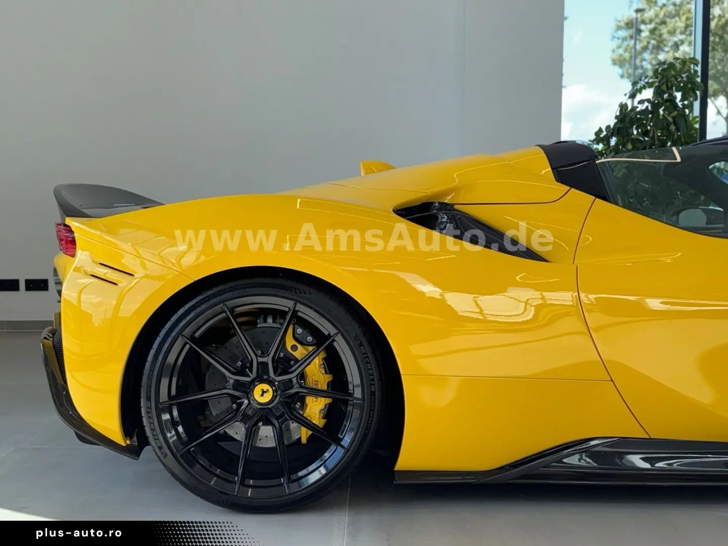 FERRARI SF90 Spider Novitec Carbon Lift