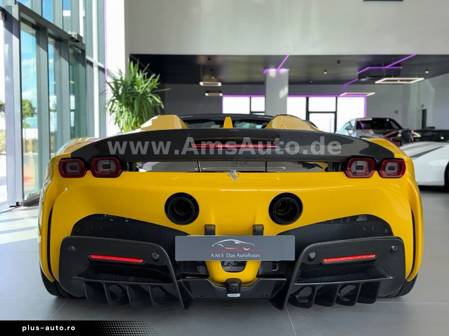 FERRARI SF90 Spider Novitec Carbon Lift
