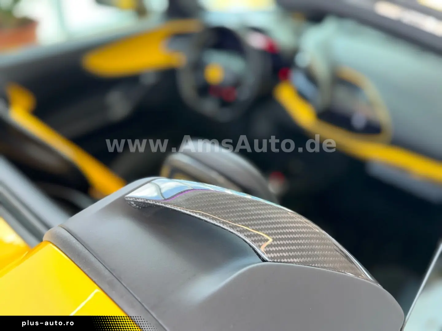 FERRARI SF90 Spider Novitec Carbon Lift