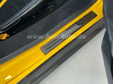 FERRARI SF90 Spider Novitec Carbon Lift