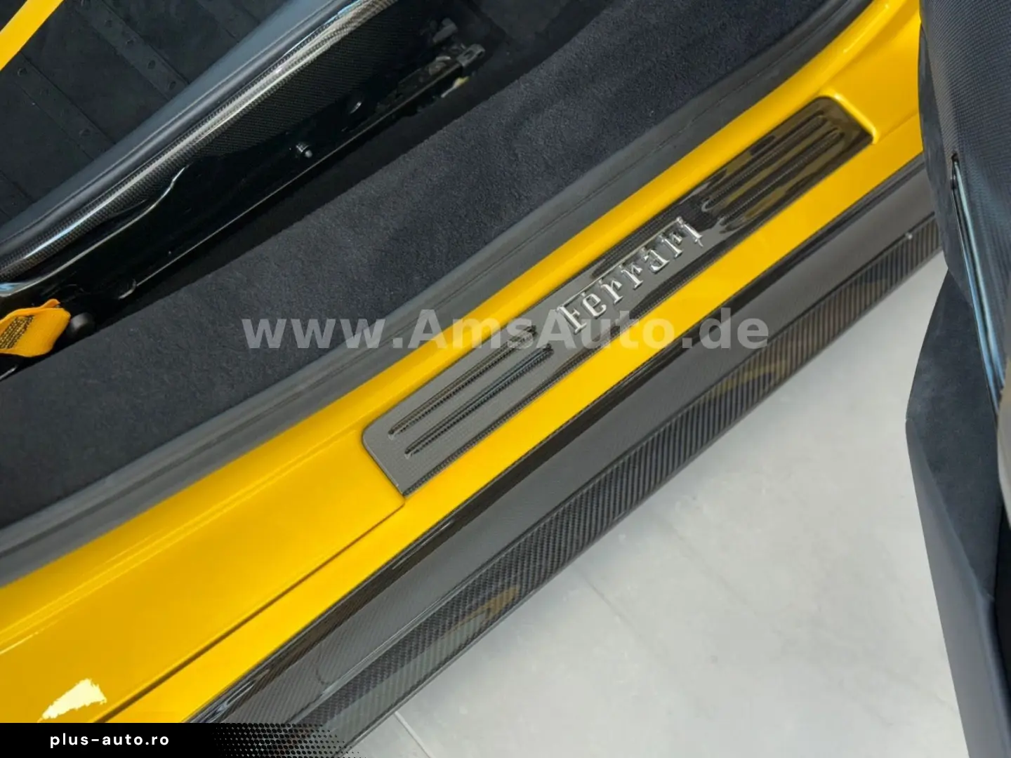 FERRARI SF90 Spider Novitec Carbon Lift